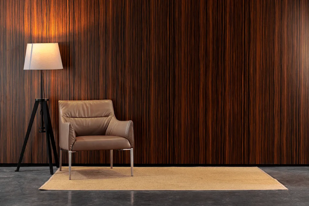 Que colores combinan con madera oscura